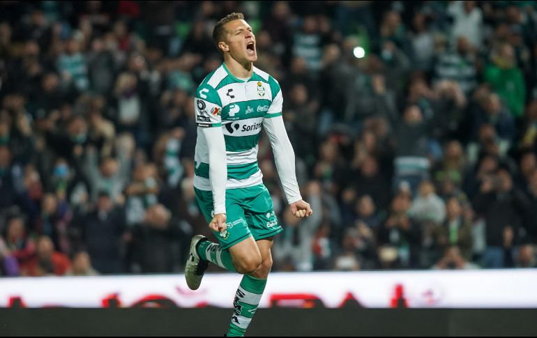 Con Santos, Furch promedió una cuota goleadora de una anotación cada 197 minutos, similar a la del último gran goleador de los Rojinegros, pues Milton Caraglio marcó un gol cada 182 minutos. IMAGO7