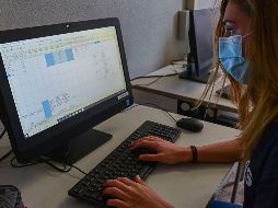 Empresas tuvieron que trasladar sus servicios y procesos a un formato en línea. AFP/ARCHIVO