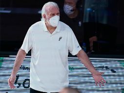 OBLIGADOS.Gregg Popovich, al igual que el resto de los coaches, deberán portar cubrebocas. AP