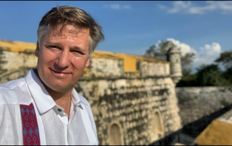 El embajador Landau en una visita a las murallas de Campeche. TWITTER/USAmbMex
