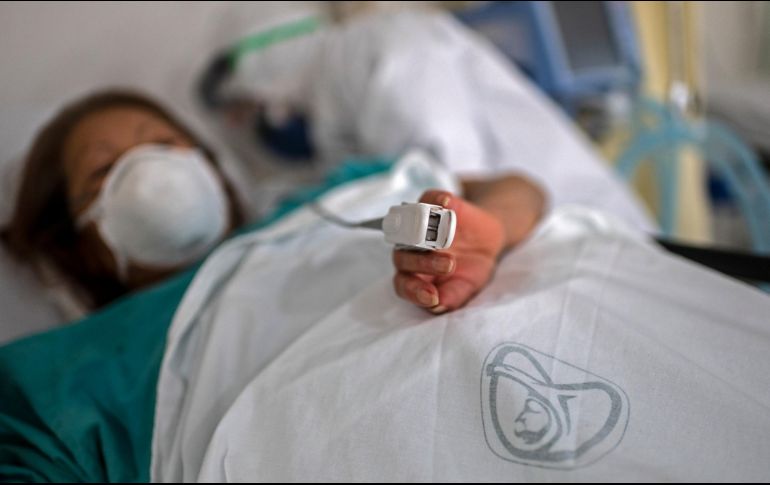 De los pacientes internados en alguna de las instituciones médicas hasta ayer, el 57% se hallaban en hospitales del IMSS. AFP/ARCHIVO
