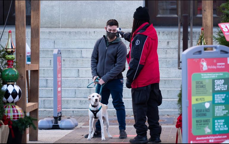 La pandemia de coronavirus en Estados Unidos ya cobró más vidas que la Segunda Guerra Mundial. EFE / M. REYNOLDS