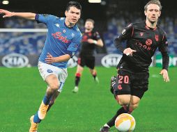 El mexicano (izq.) arrancó el encuentro y tuvo algunas oportunidades. AFP