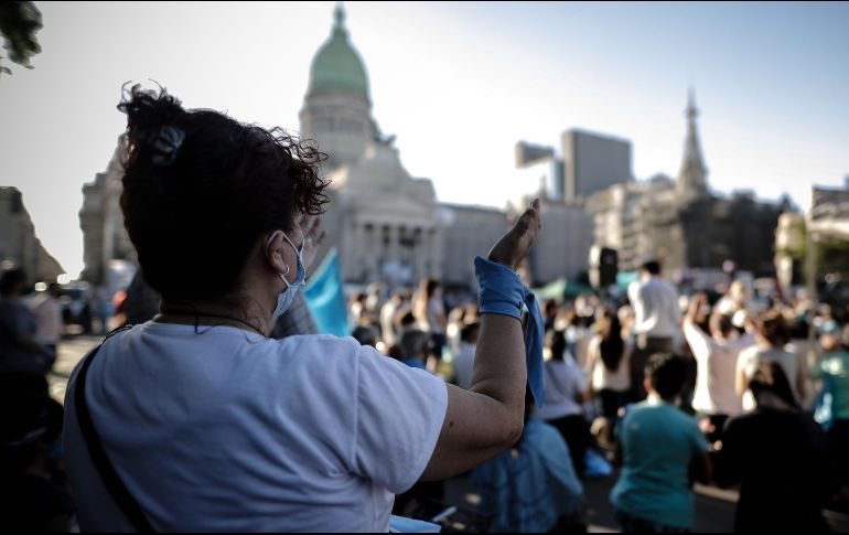A las afueras del Congreso hubo manifestaciones a favor y en contra de la despenalización. EFE/J. Roncoroni