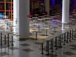 Tiendas departamentales, plazas comerciales, espacios destinados a actividades culturales como museos, cines y teatros, así como los de actividades deportivas, deberán cerrar temprano. NTX / ARCHIVO