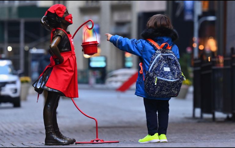 Las personas necesitan salir a trabajar y hasta el momento las guarderías también siguen cerradas, dificultando que tengan con quien dejar a los menores. Seis de cada 10 están más preocupados por el tema económico que del COVID-19. AFP / A. Weiss