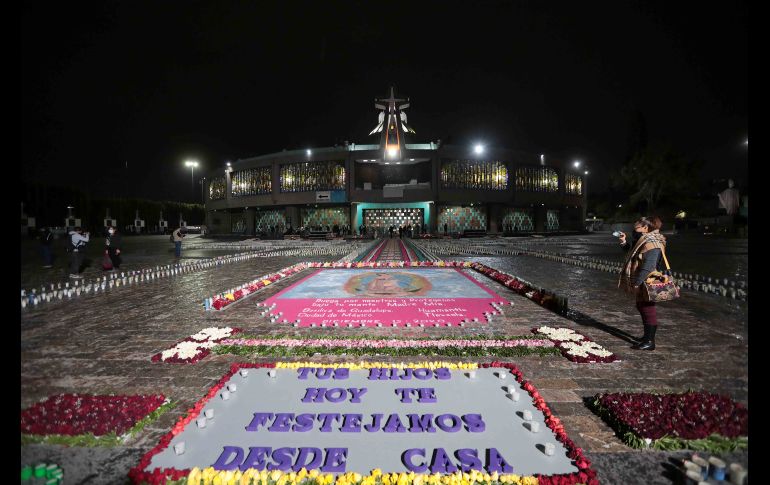 15 mil veladoras forman parte del tapete floral elaborado por artesanos de Tlaxcala en honor de la Virgen de Guadalupe. SUN / A. HERNANDEZ