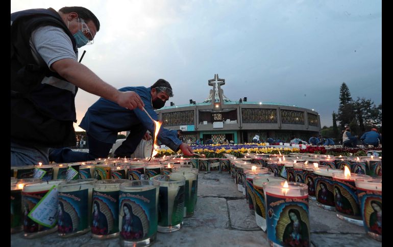 15 mil veladoras forman parte del tapete floral elaborado por artesanos de Tlaxcala en honor de la Virgen de Guadalupe. SUN / A. HERNANDEZ
