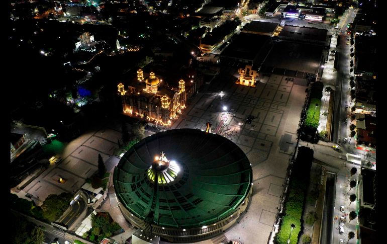 15 mil veladoras forman parte del tapete floral elaborado por artesanos de Tlaxcala en honor de la Virgen de Guadalupe. AFP / A. ESTRELLA