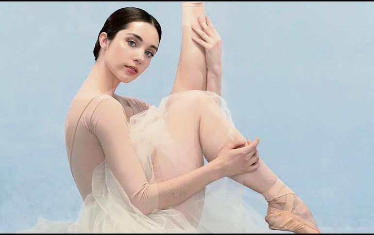 Greta Elizondo. La bailarina encontró “su voz” en el proceso de escribir “El mundo es tu escenario”. ESPECIAL