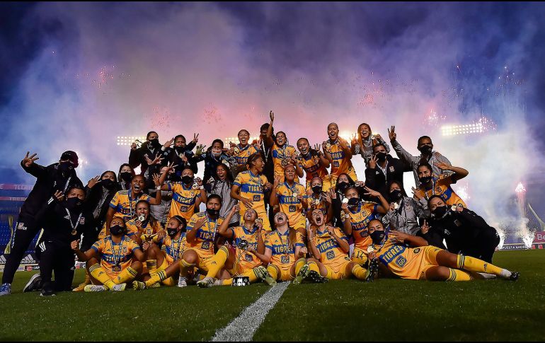 JUSTICIA. Tigres, líder del torneo, festeja el título. IMAGO7