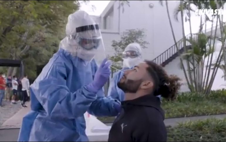 César Huerta reporta con el Rebaño. Entre hoy y mañana realizarán todas las pruebas físicas y médicas, y posteriormente el equipo viajará a Cancún para hacer trabajos de playa. TWITTER / @Chivas