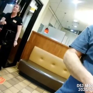 Mesera renuncia ante clientes sin cubrebocas; señalaban “exención religiosa”