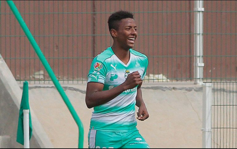 Maleck fue visto dejando la prisión poco después de las 21:00 horas porque volvió a ella por sus pertenencias. IMAGO7