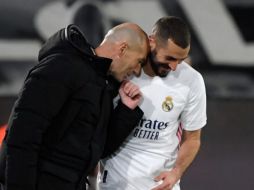 FAVORITO. Zinedine Zidane jamás ha ocultado su predilección por Karim Benzema. AFP
