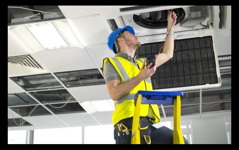 Antes del covid-19, muchos de nosotros solamente pensábamos en el aire de la oficina cuando estaba muy caliente, muy frío o cuando dejaba de funcionar. GETTY IMAGES