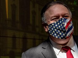 Según el diario The Washington Post, Pompeo y su esposa, Susan, organizaron el martes una fiesta en un espacio cerrado a la que estaban invitadas 900 personas, aunque solo se presentó 