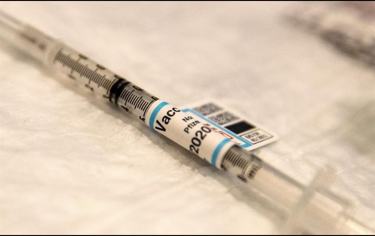 La fecha de arraque para aplicar las vacunas quedó fijada el 27 de diciembre. EFE/B. Brug