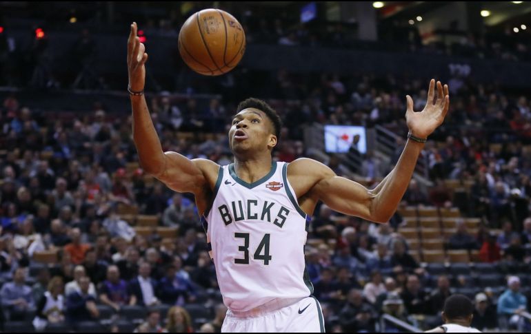 Giannis Antetokounmpo firmó una renovación de contrato por 228.2 millones de dólares por cinco años, el mayor contrato en la historia de la NBA. EL INFORMADOR/ARCHIVO