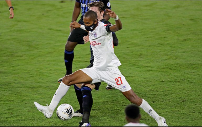 Jerry Bengston ha portado un cubrebocas en todos los partidos de futbol desde que se reanudara en octubre el futbol en Honduras, como medida para proteger a su familia. AFP / A. Menéndez