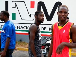 De acuerdo con datos preliminares de una encuesta realizada por la OIM en cinco ciudades de México, 25% de los migrantes que viven ahora en esta nación han cambiado sus planes de llegar a Estados Unidos debido a la pandemia. AFP / ARCHIVO