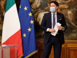 El primer ministro italiano, Giuseppe Conte, anuncia las nuevas restricciones durante una rueda de prensa. EFE/M. Scrobogna