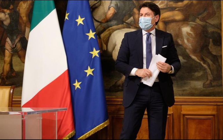 El primer ministro italiano, Giuseppe Conte, anuncia las nuevas restricciones durante una rueda de prensa. EFE/M. Scrobogna