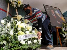 En la sede del PRI Jalisco fue instalada una ofrenda floral en memoria de Aristóteles Sandoval. EFE / F. GUASCO