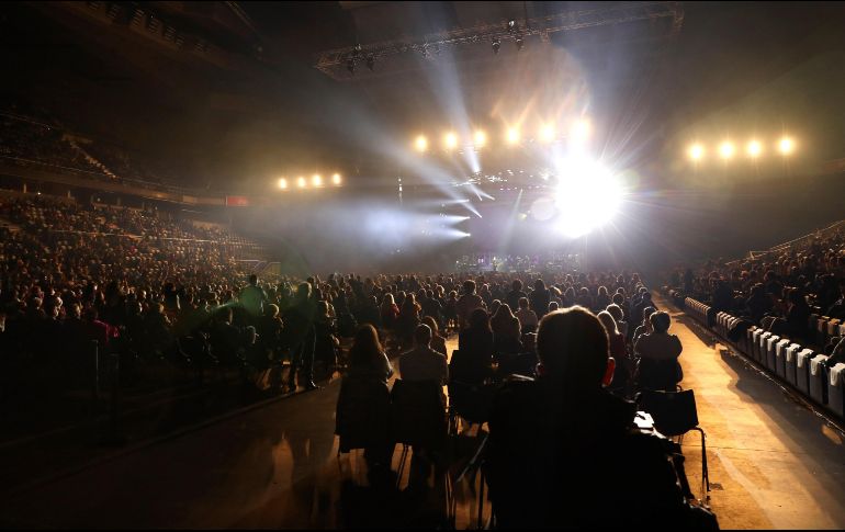 Aspecto del concierto del cantante Raphael anoche en el Wizink Center de Madrid. El centro aseguró este domingoque se cumplieron todas las medidas exigidas para la celebración del evento. EFE/K. Huesca