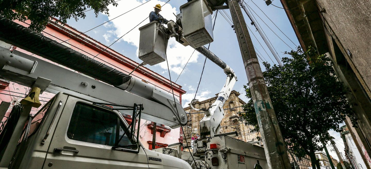 AFECTACIÓN. Tan sólo entre abril y octubre,  más de 285 mil  jaliscienses pagaron  la  reconexión porque les cortaron la luz,  a pesar de la crisis económica.