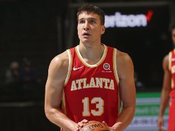 TRASPIÉ. La sanción a Milwaukee llega por cortejar antes de tiempo a Bogdan Bogdanovic. AFP • J. Murphy