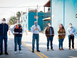 CONCLUSIÓN. El alcalde y su equipo en la entrega de trabajos. ESPECIAL