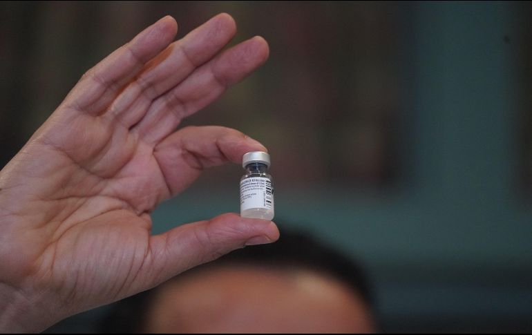 Marcelo Ebrard dice que cada semana las autoridades de Salud informarán cómo se aplicarán las vacunas y los procedimientos. AFP / B. Smith