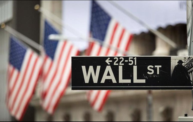 Los sectores tecnológico e inmobiliario fueron los únicos que cerraron la jornada de este martes en verde. EFE/ARCHIVO