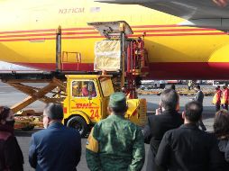 La vacuna contra el coronavirus COVID-19 ya está en México. El avión de carga con las primeras vacunas de Pfizer / BioNTech arribó al Aeropuerto Internacional de la Ciudad de México (AICM) esta mañana. SUN / G. Espinosa