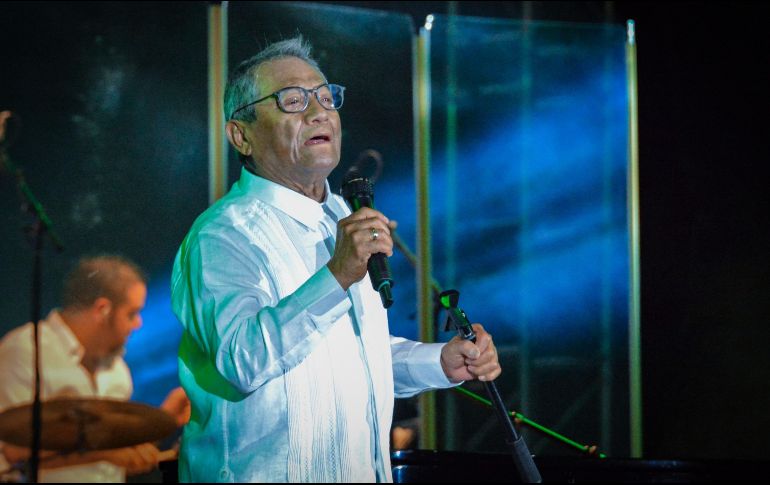 Armando Manzanero, de 85 años, fue hospitalizado la semana pasada por coronavirus. AFP / ARCHIVO