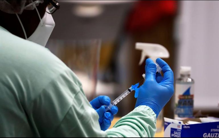 Dos vacunas, las de Pfizer-BioNTech y Moderna, han sido aprobadas hasta ahora para su distribución por las autoridades sanitarias de EU. EFE/T. Llorca