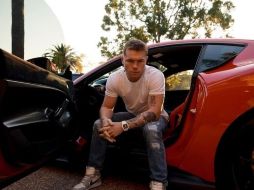 En el video se ve al boxeador mexicano paseando en las calles de Guadalajara arriba del lujoso auto. INSTAGRAM / @Canelo