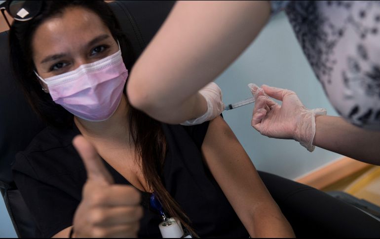 Entre diciembre y enero, el Gobierno de México espera vacunar a todo el personal médico del país. EFE / ARCHIVO