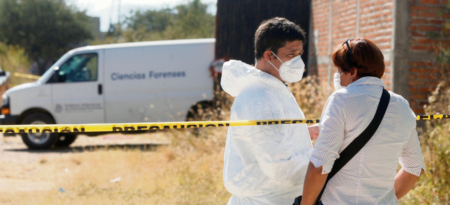 CRISIS. Las fosas con el mayor número de cuerpos exhumados se detectaron en El Mirador, en Tlajomulco,  y  en  el Fraccionamiento Los Sabinos, en El Salto. EFE