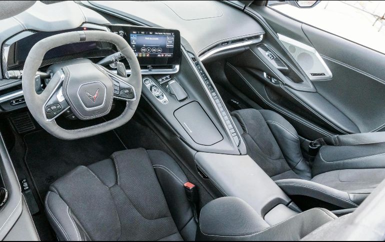 EQUIPADO. Tiene todos sus elementos orientados al conductor, esto lo hace un auto todavía más individualista. CORTESÍA • D. Ledesma