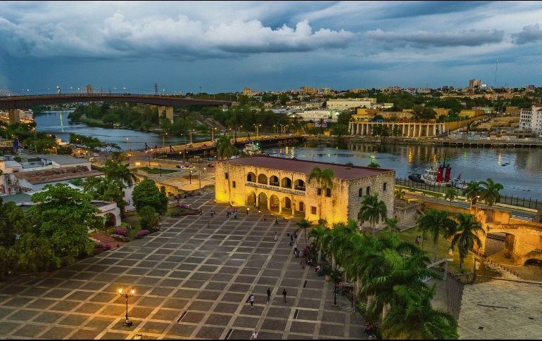 ALCÁZAR DE COLÓN. Bello edificio virreinal perfectamente conservado. 