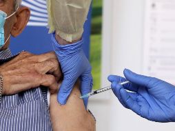 La vacuna Oxford/AstraZeneca se espera con impaciencia porque es relativamente barata y no necesita ser almacenada a una temperatura tan fría como la de Pfizer/BioNTech. AFP / K. Christodoulou