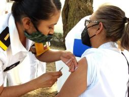 De la delegación del IMSS en Jalisco, 16 profesionales de la salud viajaron a Ciudad de México para colaborar en la campaña de vacunación contra el COVID-19. ESPECIAL/IMSS Jalisco