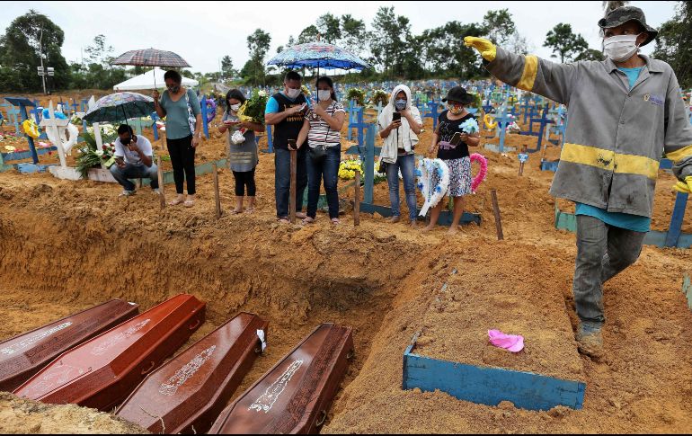 Brasil acumula más de 190 mil fallecidos y casi 7.5 millones de contagios; en las últimas semanas ha registrado un incremento, lo cual, según los especialistas, significa que ya enfrenta una segunda ola, sin haber superado la primera.  AFP / M. Dantas