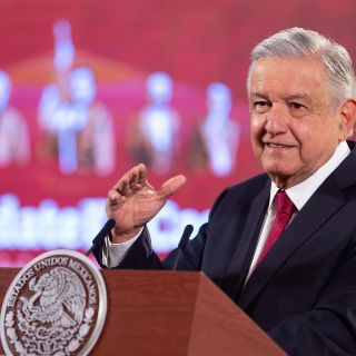 AMLO ante apoyo de Demián Bichir, "así hay muchos que defienden"
