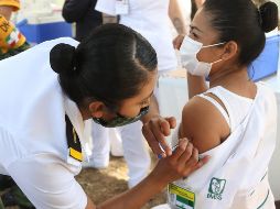 Las dosis serán distribuidas de acuerdo al número de camas de la red IRAG (Infecciones Respiratorias Agudas), por lo que mil 053 serán para el IMSS. SUN/ C. Mejía