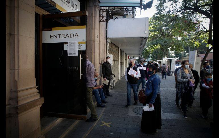 Pese ha ser último día de descuentos en materia vehicular, recaudadora luce semi vacía . EL INFORMADOR/ F. Atilano
