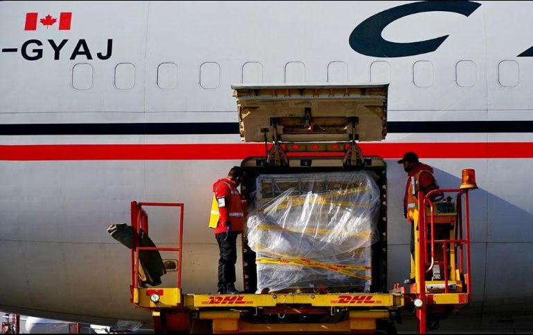 Las vacunas provienen de la planta de Pfizer ubicada en Bélgica. TWITTER / @SSalud_mx