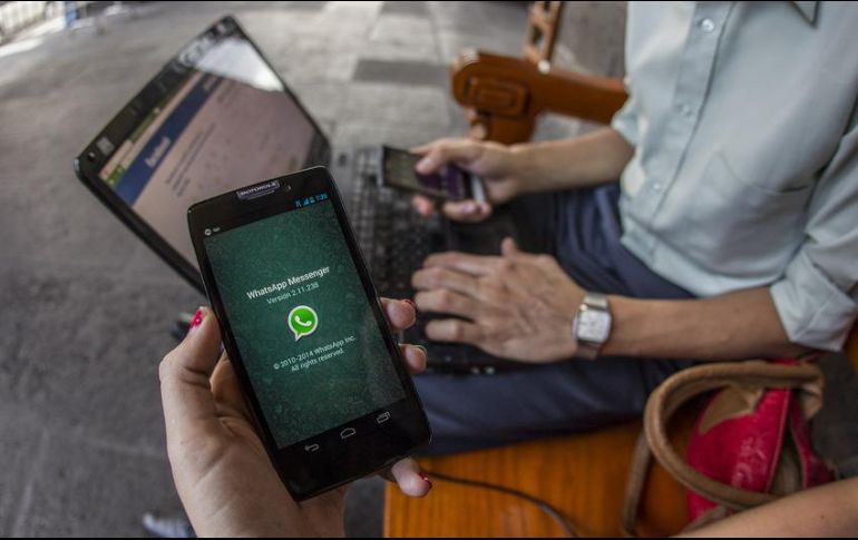 El 89 por ciento de los encuestados informó que accede a sus redes sociales a través del celular. EL INFORMADOR/ARCHIVO